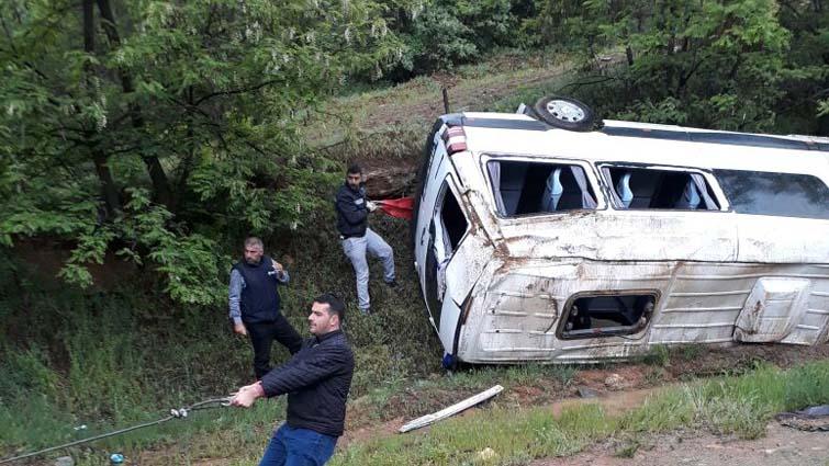 Elazığ'da minibüs devrildi: 7 yaralı Elazığ'da minibüs devrildi: 7 yaralı